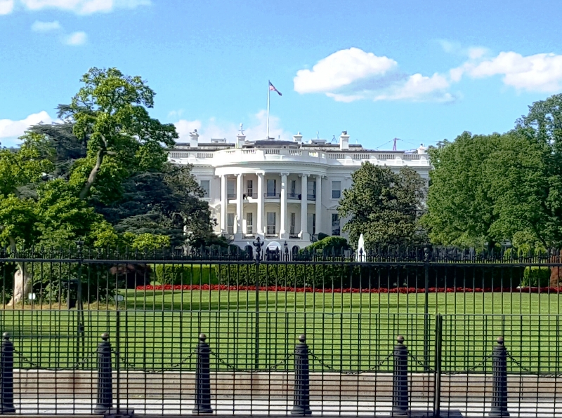 Vista Frontal Casa Blanca